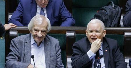 Wszyscy tracą poparcie. Wzrost zaliczyła tylko jedna partia