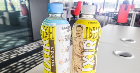 Sekret wiecznej młodości Krzysztofa Ibisza ujawniony? Kupiliśmy nowy eliksir prezentera