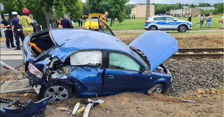 Groźny wypadek na przejeździe. Kobieta w szoku przedziwnie tłumaczyła przyczynę