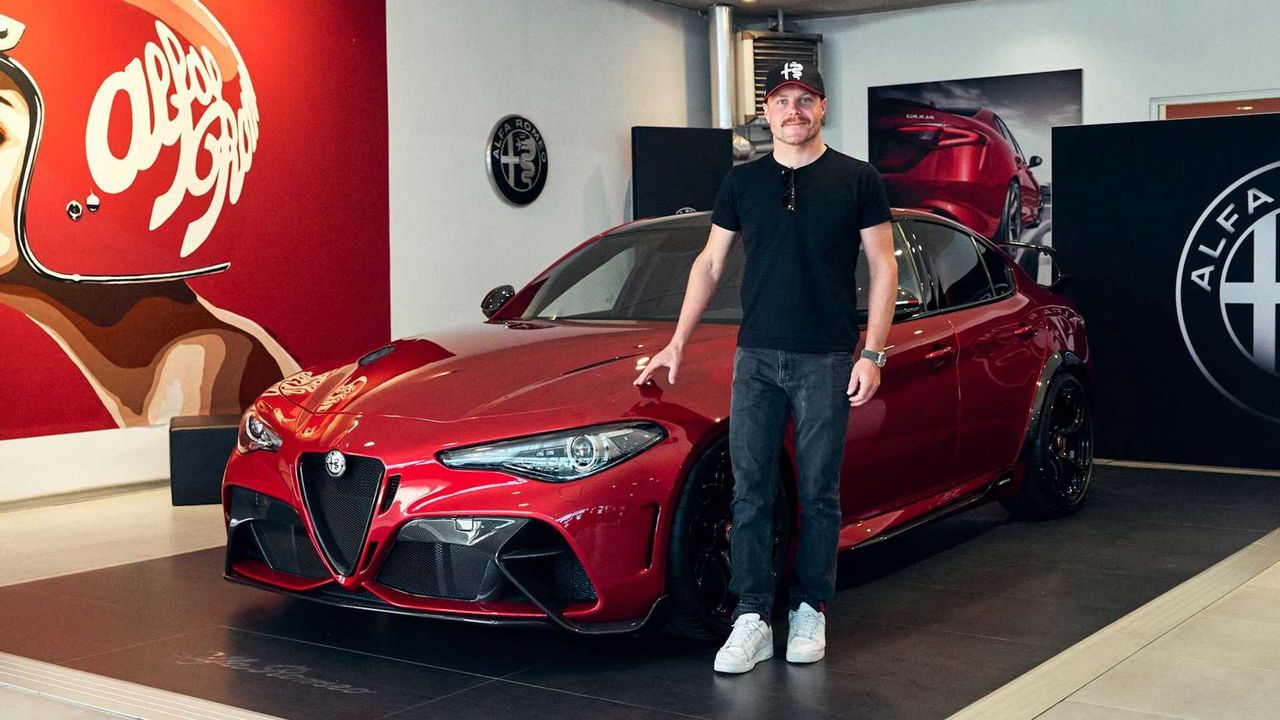 Alfa Romeo GTAm trafi do garażu Bottasa. Kierowca F1 odebrał swój egzemplarz