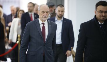 Koniec Macierewicza w MON. "Pomieszczenia zaplombowane"