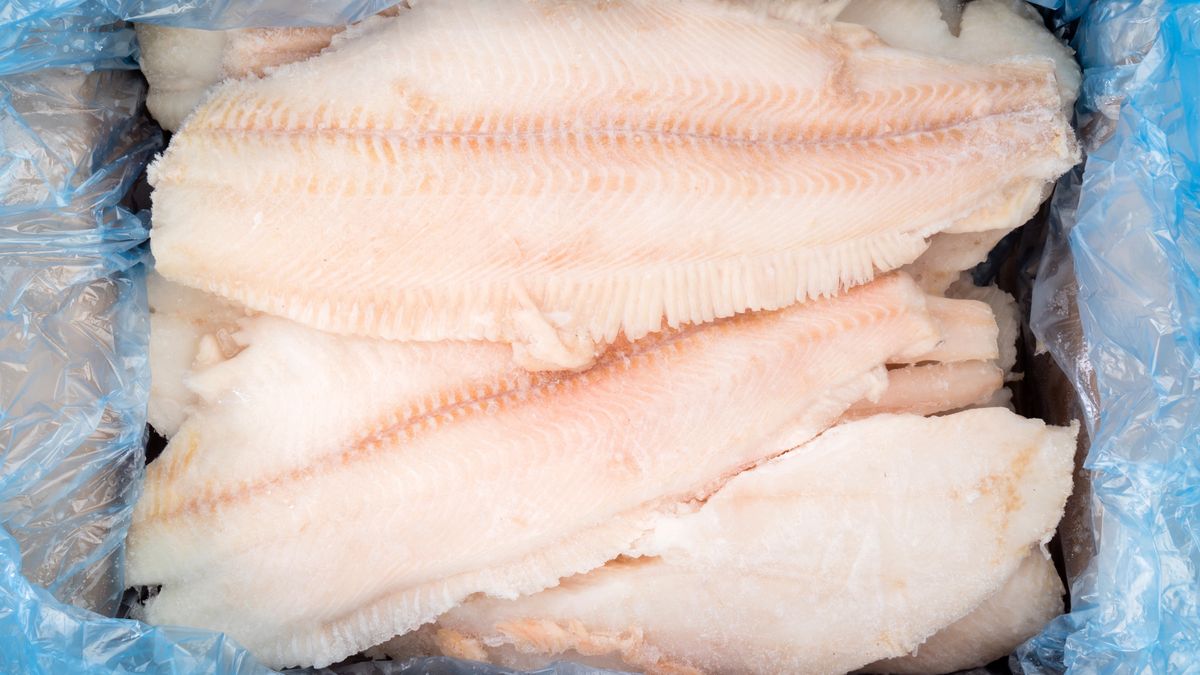 Jak szybko i sprawnie rozmrozić rybę?