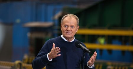 Konfederacja dogada się z PiS? Tusk: to przypomina raczej wojnę