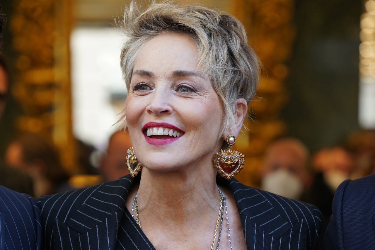 Znowu zaskoczyła na ściance. Sharon Stone w odważnych spodniach