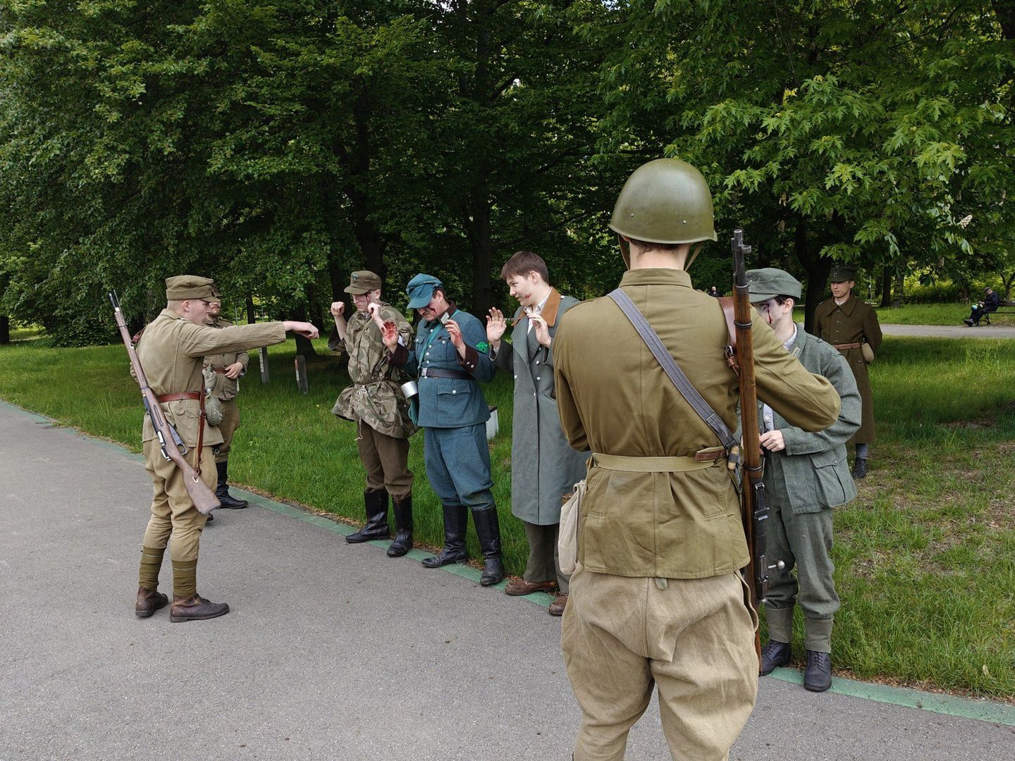 Tłumy mieszkańców wzięły udział w Pikniku Historycznym w Parku Sieleckim! Żywa lekcja historii w 80. Rocznicę Zakończenia II Wojny Światowej