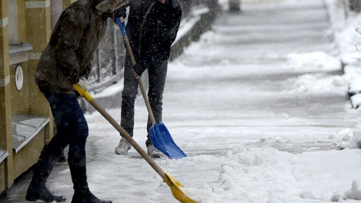 Darek Delmanowicz
chodnik, �opata, pogoda, sprz�tanie, wiosna, zima