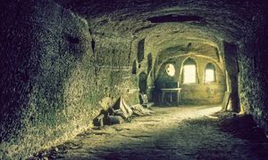 Nieznane tunele pod Nottingham. Według legend ukrywał się tam Robin Hood