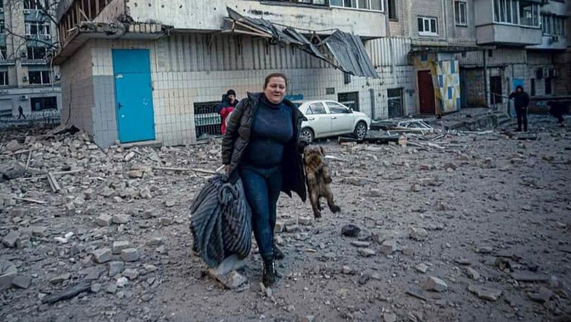 Powołując się na swoją korespondentkę, portal Suspilne poinformował, że co najmniej 10 osób zginęło w Czernihowie po ostrzelaniu przez rosyjskich żołnierzy kolejki ludzi stojących po chleb.