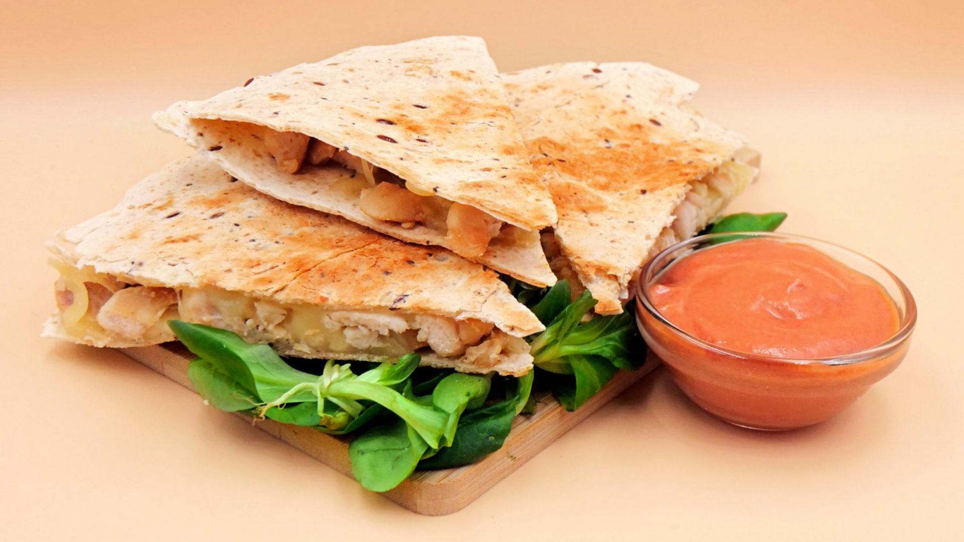 Quesadilla z kurczakiem i serem
