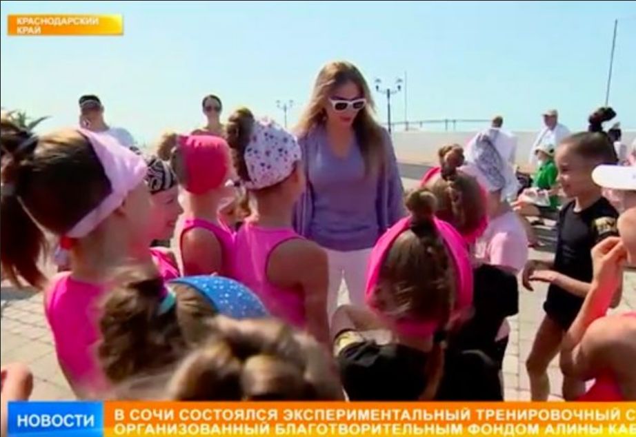 Alina Kabaeva widziana na gimnastycznym obozie treningowym w Soczi na południu Rosji