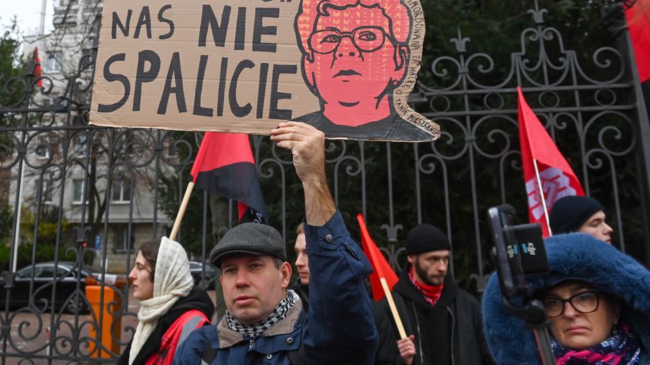 Protest przed gmachem resortu