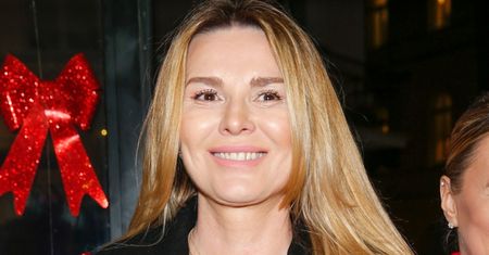 Hanna Lis chwali się DOROSŁĄ CÓRKĄ na tle świątecznej choinki! Jak dwie krople wody? (FOTO)