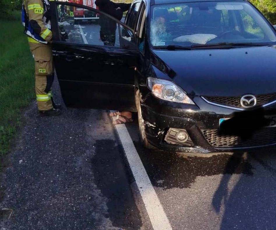fot. OSP Miąskowo. Senior na rowerze wjechał wprost pod samochód