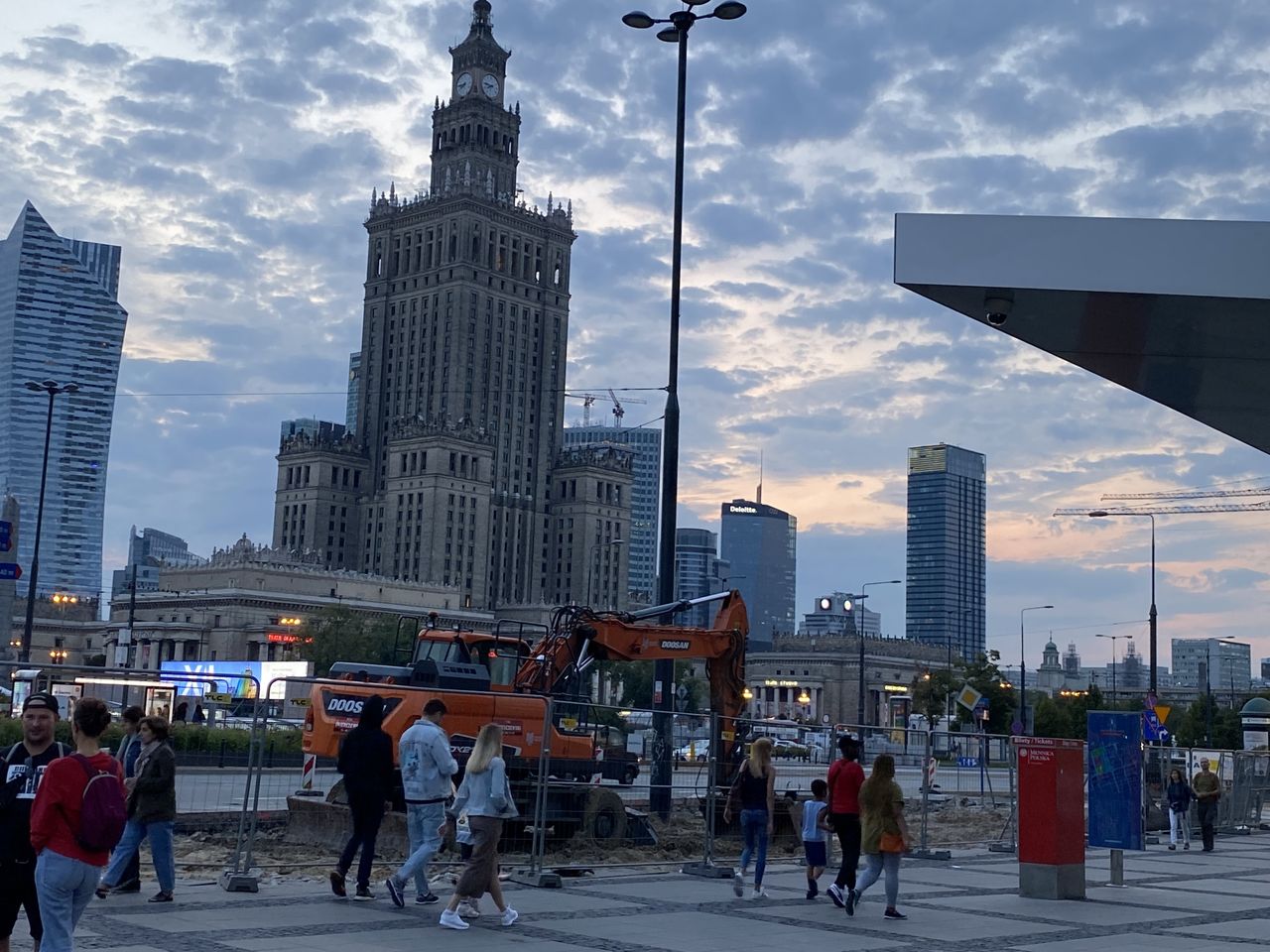 Warszawa. Nocne spisywanie. Dla maruderów i zabieganych