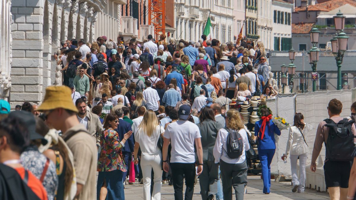 Tłumy odwiedzają Wenecję (zdjęcie ilustracyjne) 