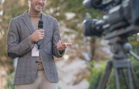 Za ile pracują reporterzy telewizyjni? „Moglibyśmy zarabiać odrobinę więcej”