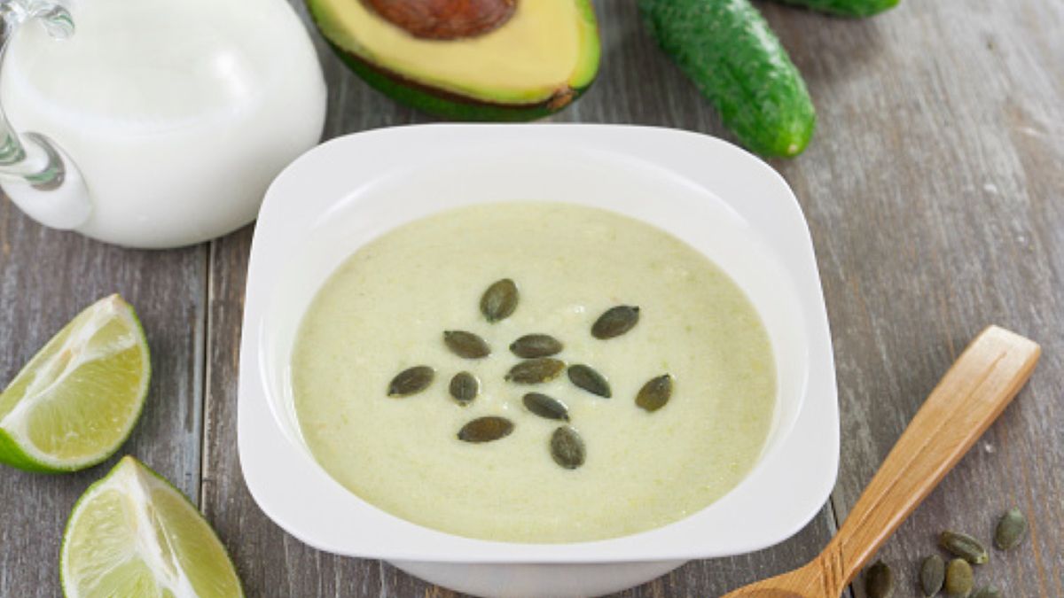 Mimo "egzotycznej" nazwy chłodnik z awokado na pewno przypadnie do gustu nawet miłośnikom tradycyjnej kuchni