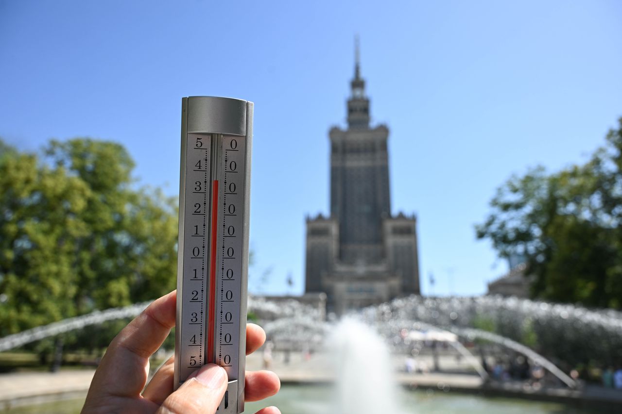 Fala upałów w Polsce. Czy wiesz, co naprawdę przysługuje pracownikom? Sprawdź się