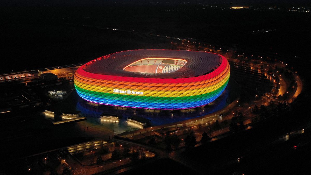 Allianz Arena w tęczowych barwach