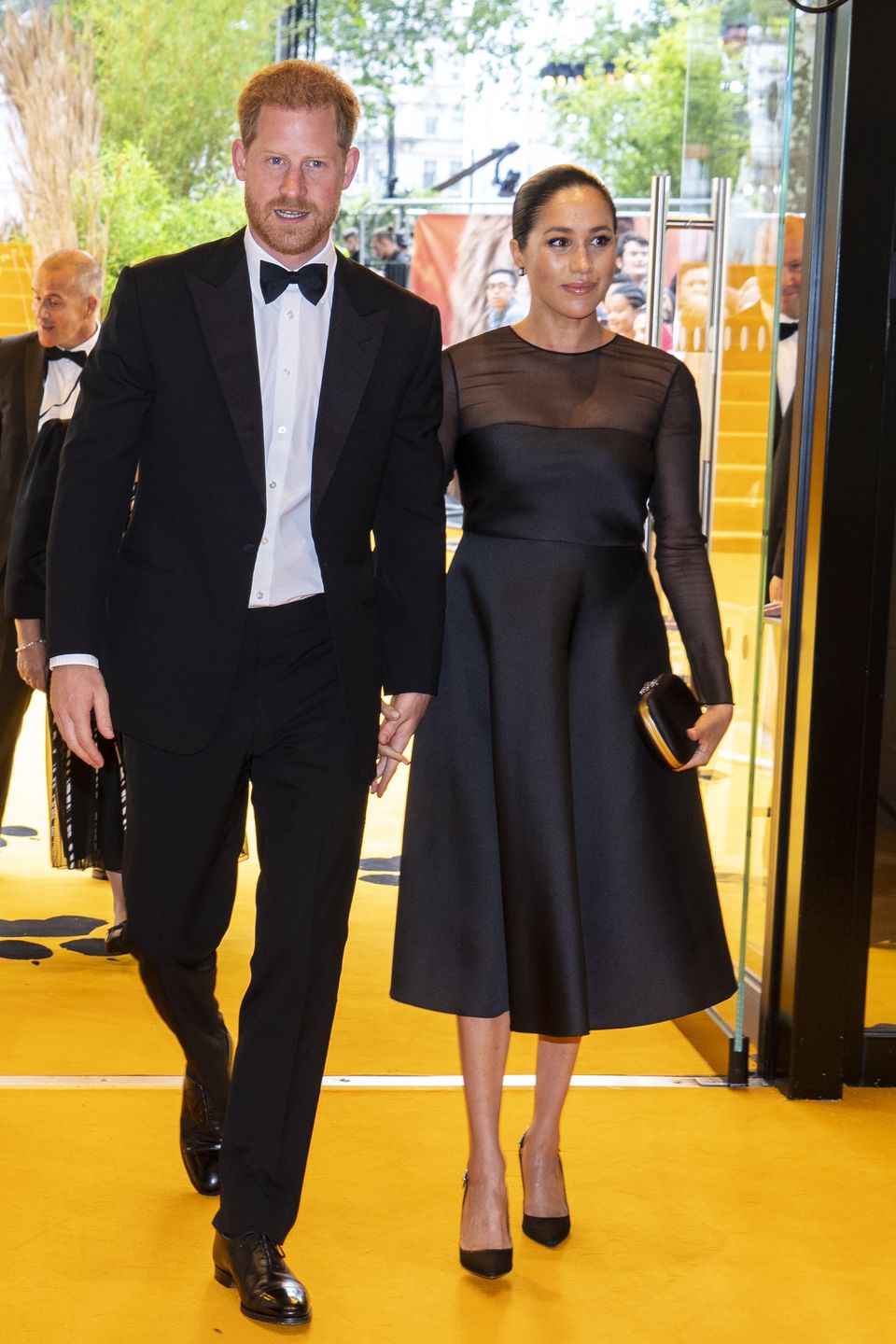 Meghan i Harry nie chcą wracać do Wielkiej Brytanii? Brytyjczycy nie pałają do nich sympatią