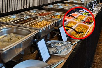 Niemcy zachwyceni polskim bufetem. Pierogi i kluski z dziurką robią furorę