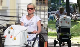 Zrezygnowana Zielińska pcha wózek w parku