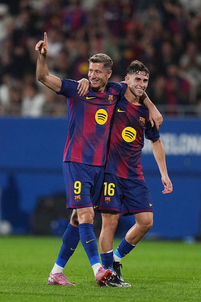 Robert Lewandowski i Fermin Lopez 