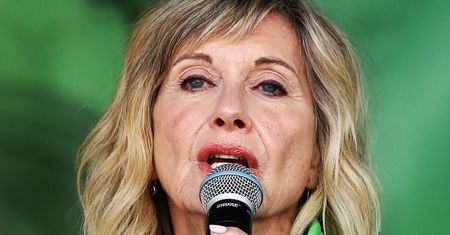 Olivia Newton John nie zamierza się szczepić. Jej córka wierzy w teorie spiskowe