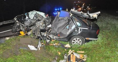 Volvo zderzyło się z ciężarówką. Nie żyje młody kierowca [ZDJĘCIA]