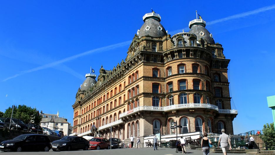 Afgańscy uchodźcy w Grand Hotelu, Scarborough Grand Hotel przyjął uchodźców z Afganistanu