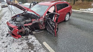 Ostrów Mazowiecka: Zderzenie dwóch aut. Jedno przewróciło się na bok. 27-latek miał ponad 2 promile alkoholu