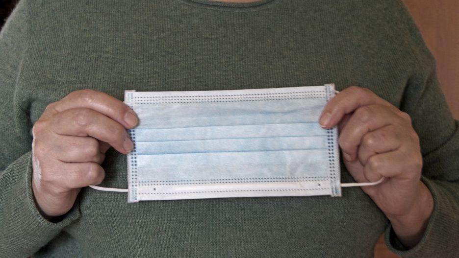 Kiedy będzie można zrzucić maseczki? Ekspert wskazuje na datę