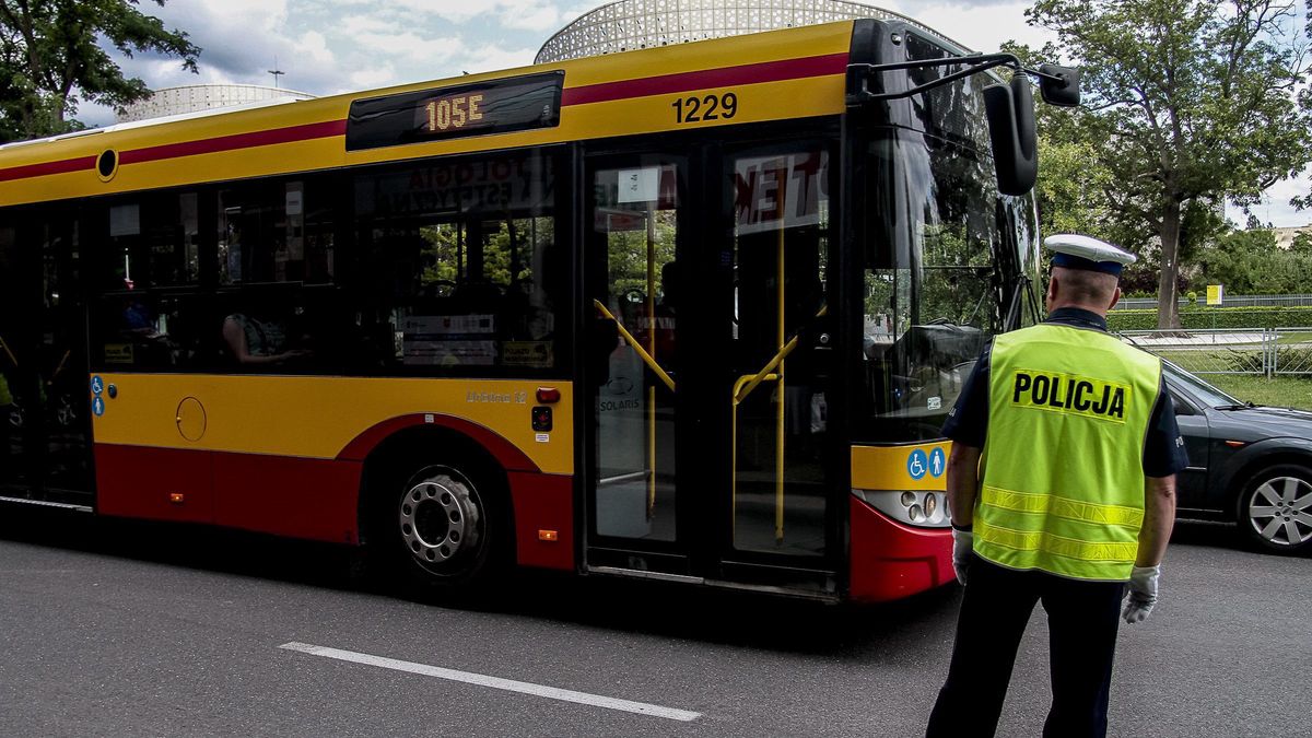 AUTOBUS MIEJSKI
26.07.2017 Kielce. Autobus komunikacji miejskiej .
Fot. Michal Walczak / Agencja Wyborcza.pl
Fot. Michal Walczak / Agencja Wyborcza.pl
mpk, mzk, ztm, Autobus, miejski, komunikacja miejska, Kielce, policjant, policja, drogowka, /FR/