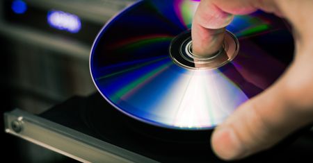 Pokolenie Z kupuje płyty CD bez odtwarzacza. Skąd ten trend?