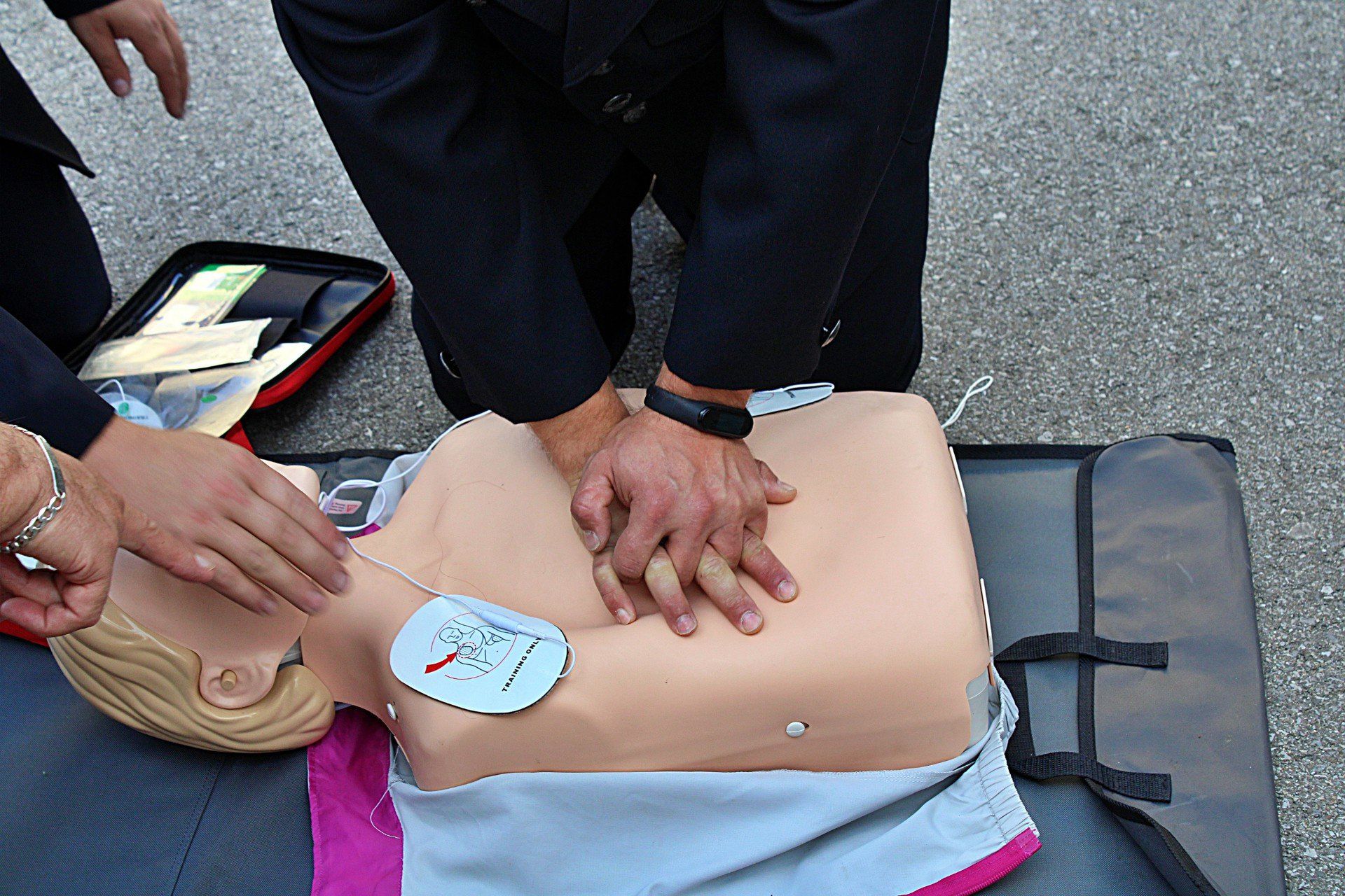 Coraz więcej defibrylatorów w Warszawie