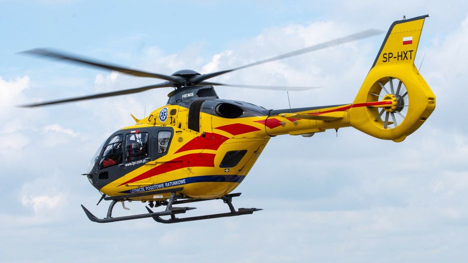 Lotnicze Pogotowie Ratunkowe - dni otwarte
Fot. NewsLubuski/East News, Zielona Gora, 11.05.2023. Baza Lotniczego Pogotowia Ratunkowego na terenie lotniska Aerokubu Ziemi Lubuskiej w Zielonej Gorze. Zostala otwarta dla ludzi na Dni Otwarte Funduszy Europejskich. N/z smiglowiec Eurocopter EC135 P2+
NewsLubuski