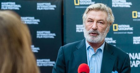 Alec Baldwin przypadkowo zastrzelił człowieka. Został wprowadzony w błąd
