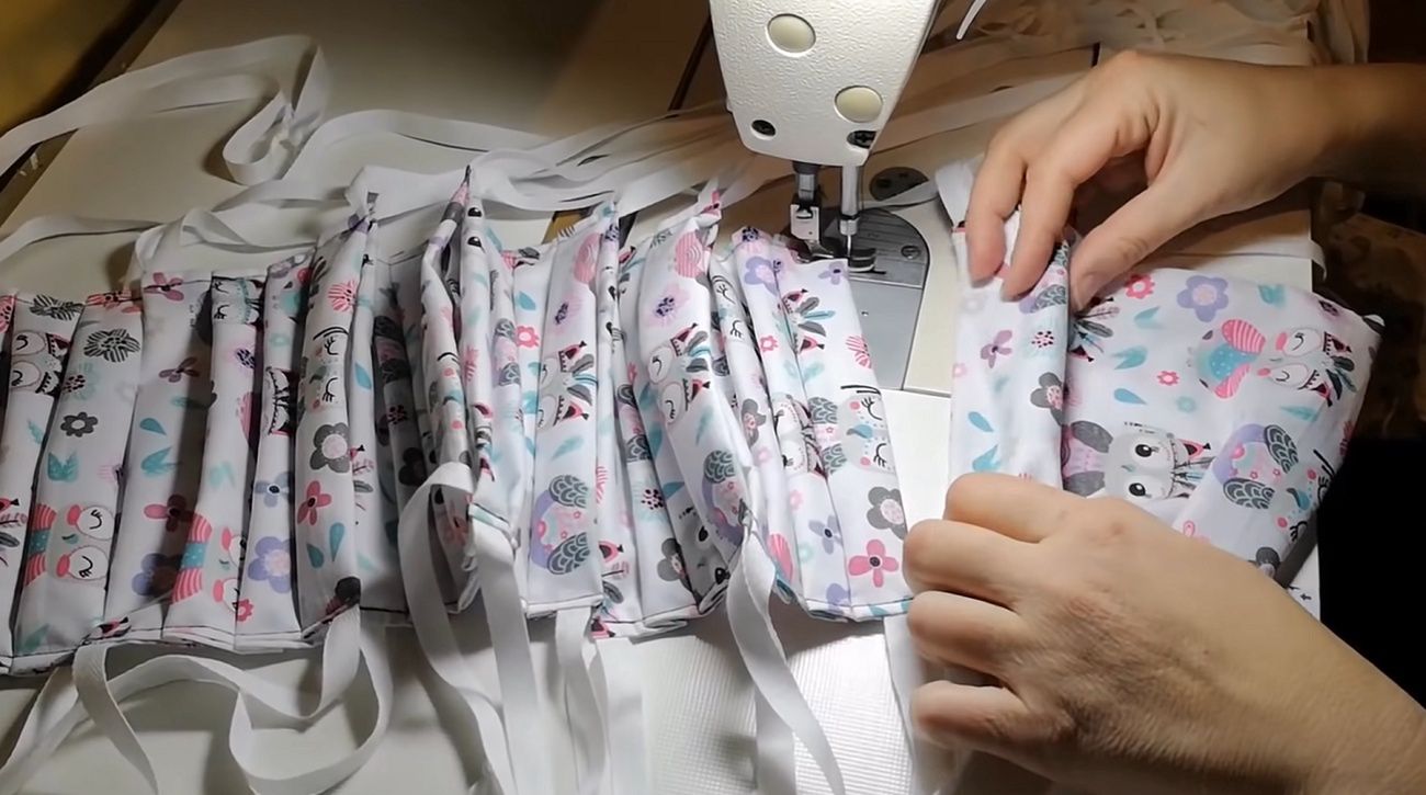 Maseczki ochronne robione w domu. Naukowcy radzą, na co zwrócić uwagę