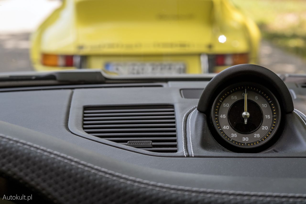 Porsche 911 GT3 Touring vs Porsche 911 Carrera RS 2.7