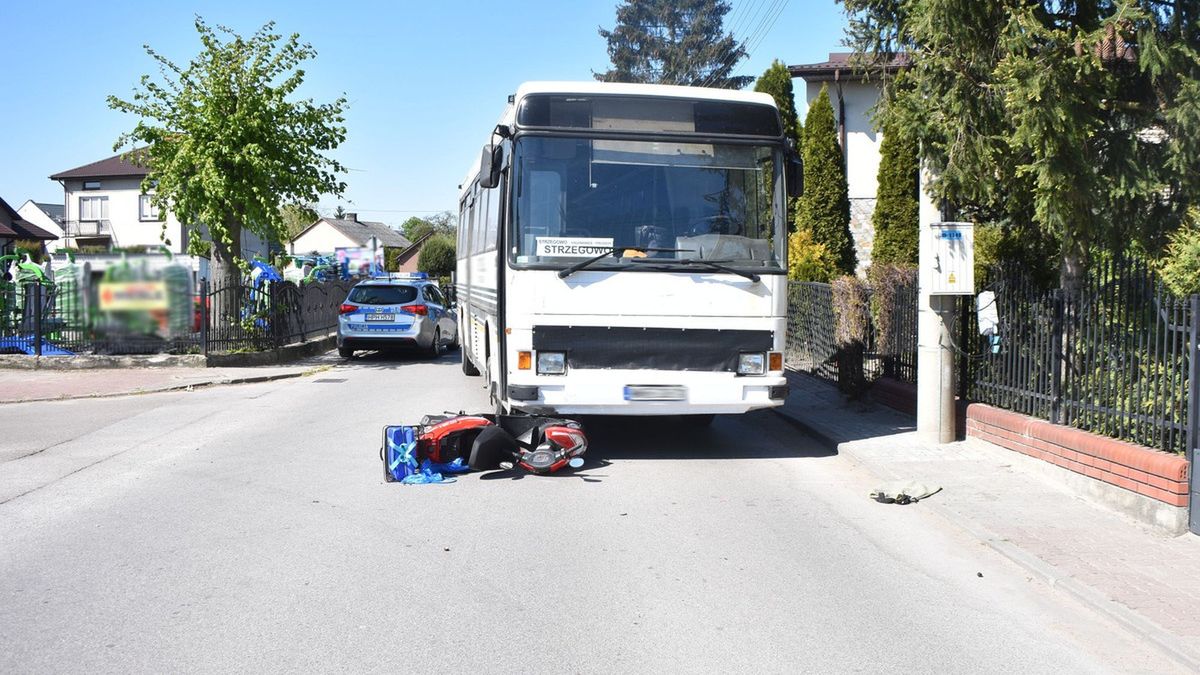 Seniorka zlekceważyła przepisy i uderzyła w autobus