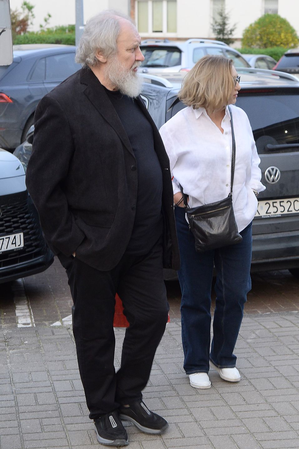 Andrzej Grabowski "przyłapany" z młodszą ukochaną. Nie chcieli się rzucać w oczy! 