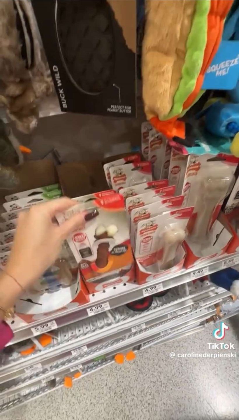 Caroline pokazuje, co kupiła za pieniądze zebrane na live