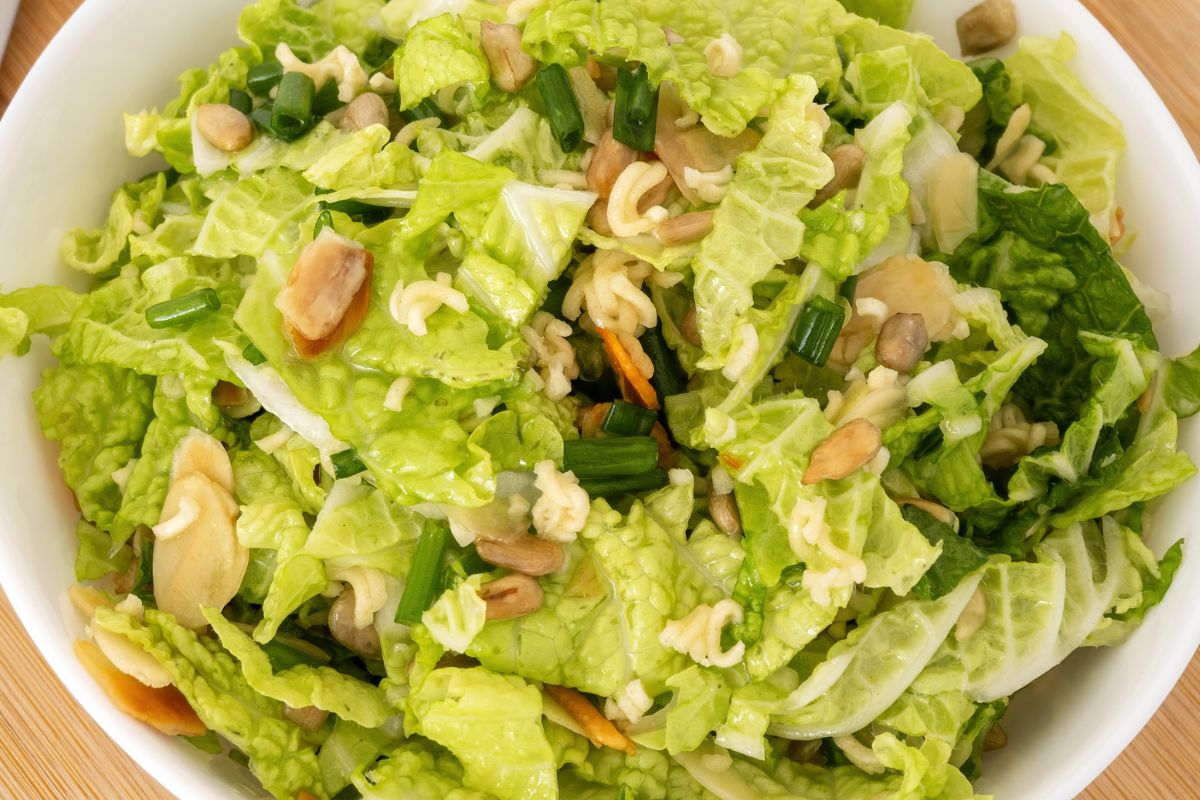 Podprażone wrzucam do surówki z kapusty pekińskiej. Jest wtedy bardziej chrupiąca i smaczniejsza