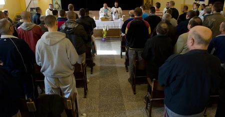 Przed bierzmowaniem muszą podpisać oświadczenie. Lokalny ksiądz "naciska" na młodzież