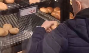 Przyłapany w Lidlu. Nagranie wywołało burzę. "Po co?"