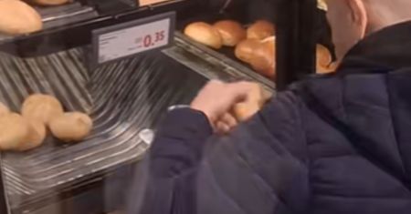 Przyłapany w Lidlu. Nagranie wywołało burzę. "Po co?"