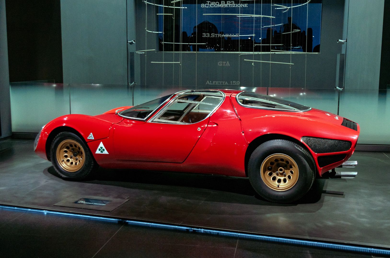 Klasyczna Alfa Romeo 33 Stradale (1967)