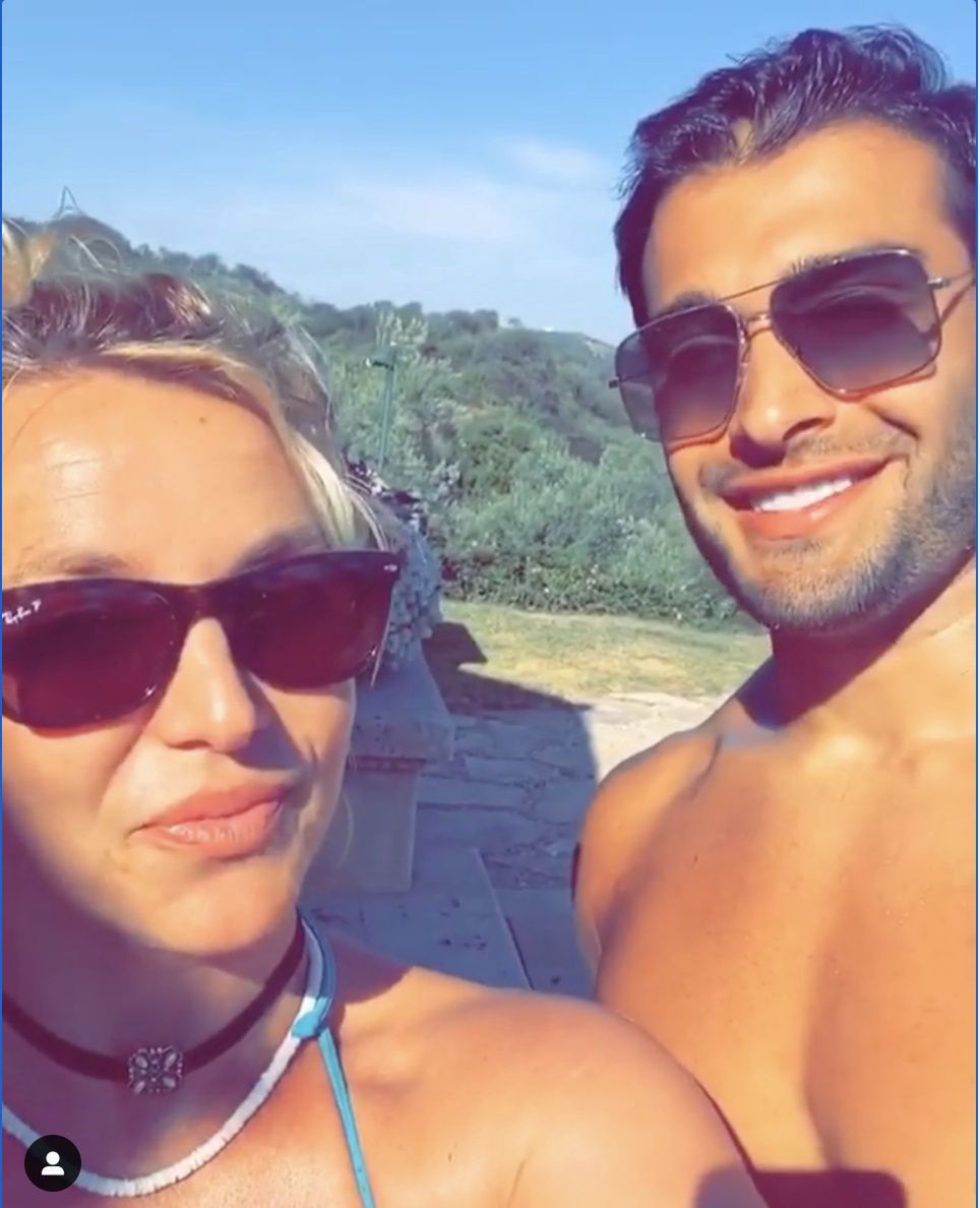 Britney Spears wygrzewa się na plaży z chłopakiem