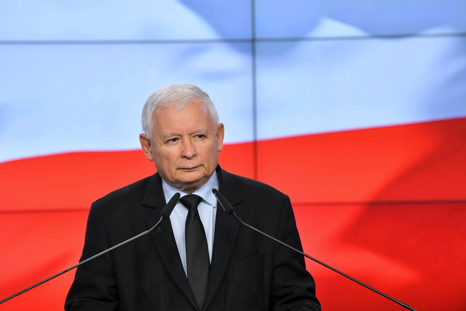 Jarosław Kaczyński został przedstawiony na obrazach Piotra Jakubczyka.