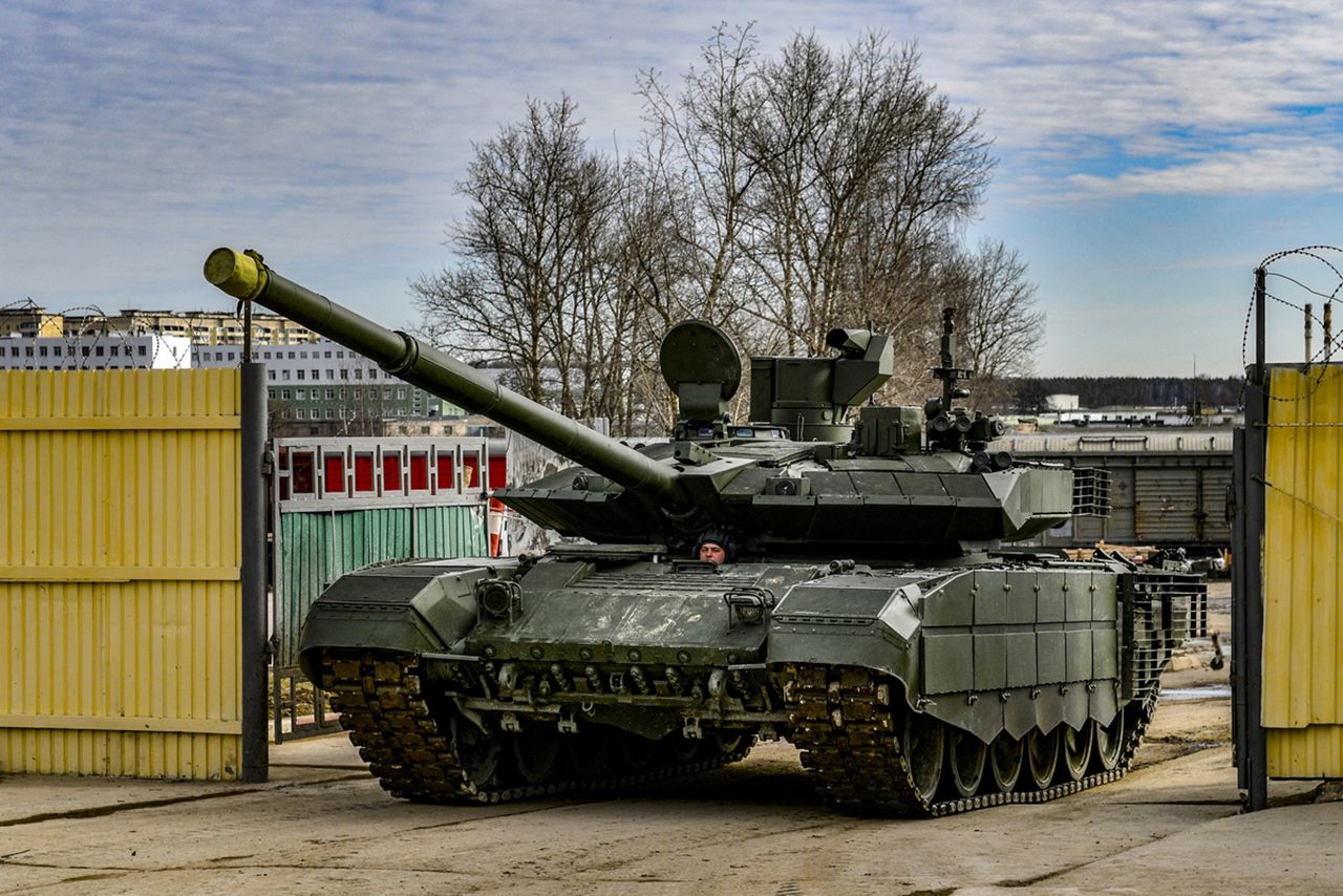 Rosyjski czołg T-90M kontra "balony Mołotowa". Ukraińcy znaleźli na niego sposób